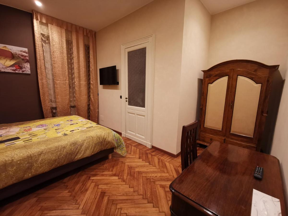 B&B Ad Quintum Torino Collegno Eksteriør billede